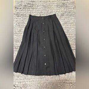 Elegant Vintage Jones of New York Black Pleated Skirt